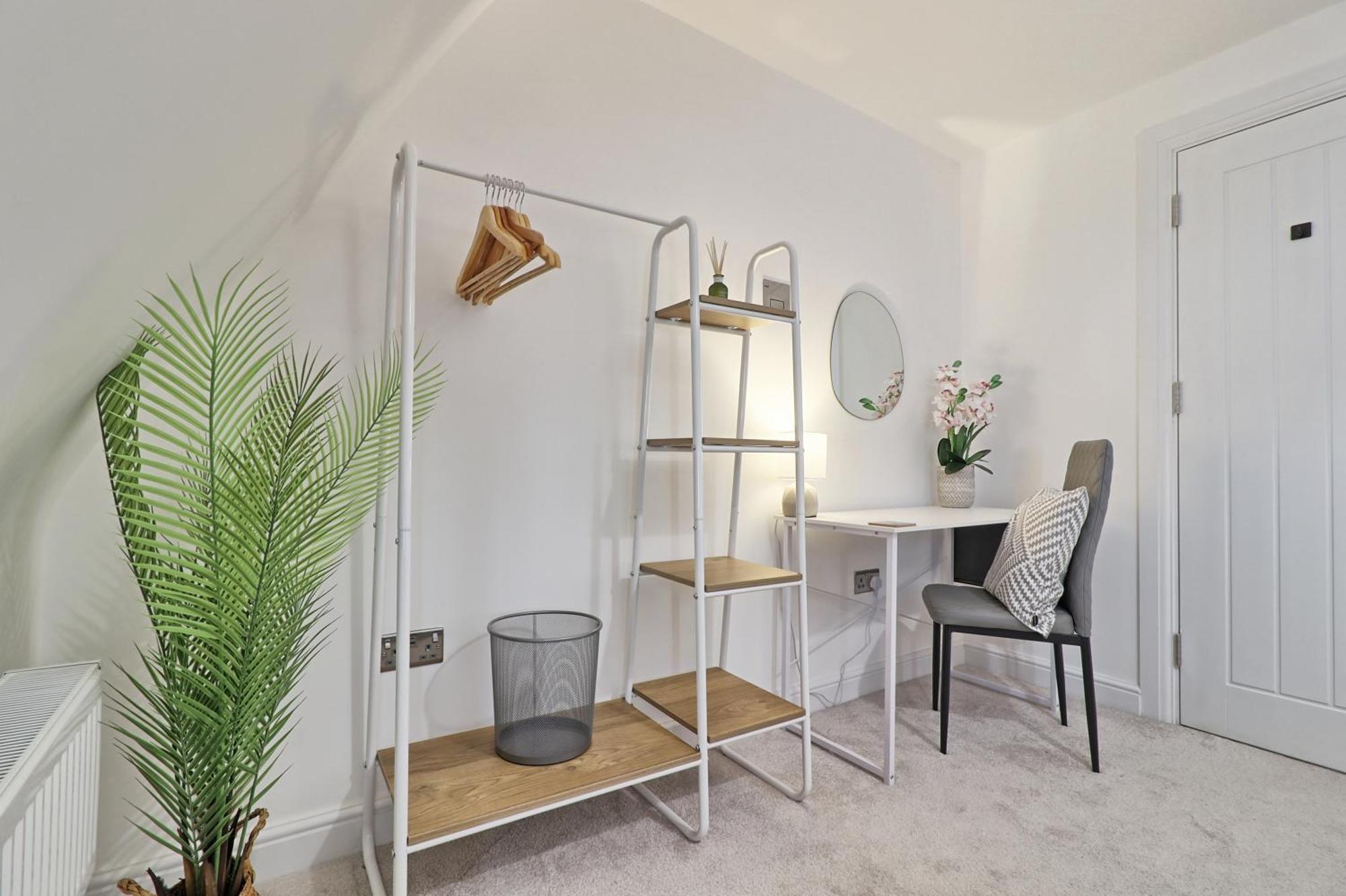 Writtle Massive 4 Bedroom Apartment With Parking In Gorgeous Countryside Location & Short Drive To Chelmsford City Centre Contractors Welcome Dış mekan fotoğraf