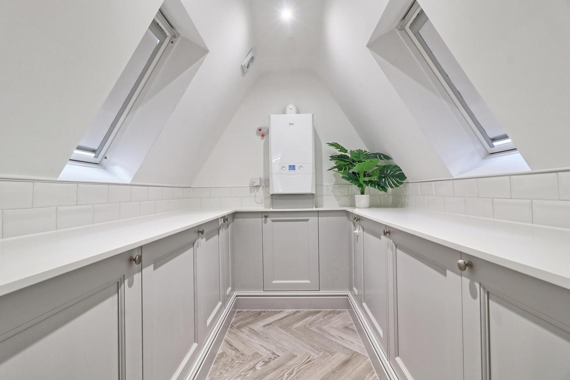 Writtle Massive 4 Bedroom Apartment With Parking In Gorgeous Countryside Location & Short Drive To Chelmsford City Centre Contractors Welcome Dış mekan fotoğraf